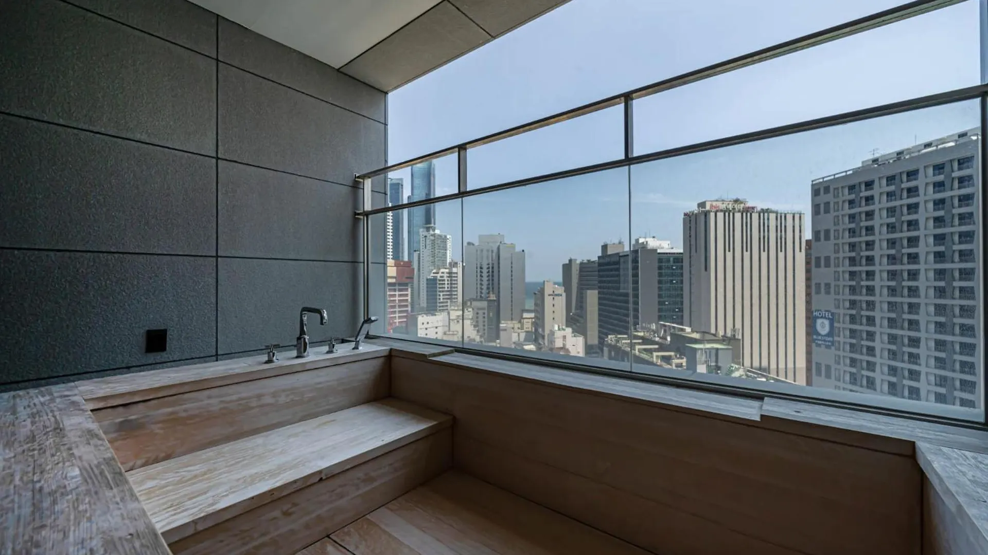 Hound Hotel Haeundae Signature Busan